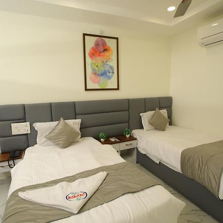 Radha Rani Residency Hotell Khammam Exteriör bild