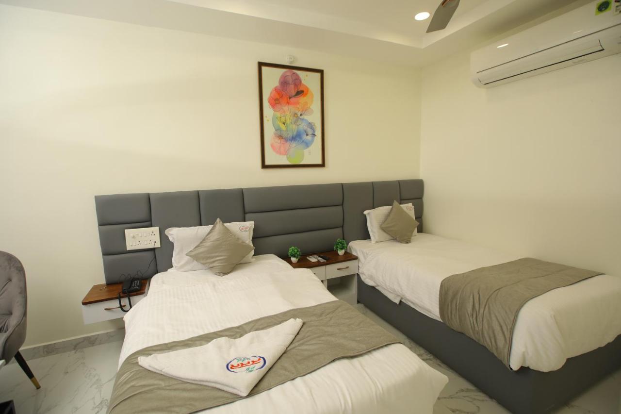 Radha Rani Residency Hotell Khammam Exteriör bild