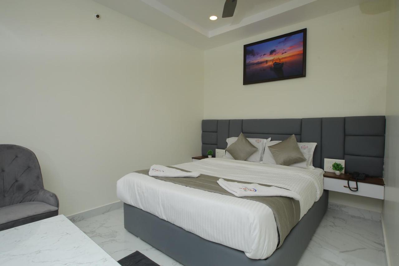 Radha Rani Residency Hotell Khammam Exteriör bild