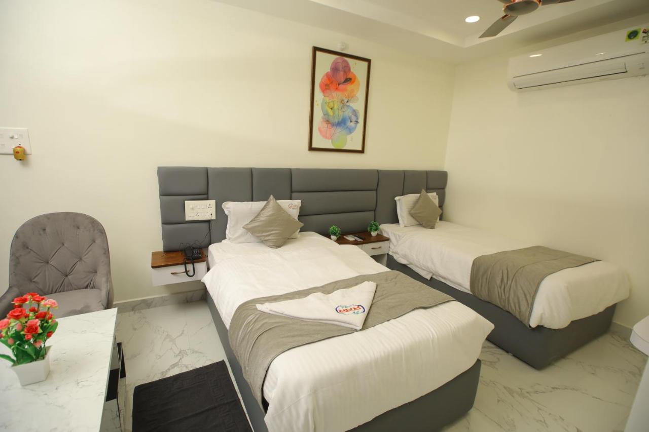 Radha Rani Residency Hotell Khammam Exteriör bild