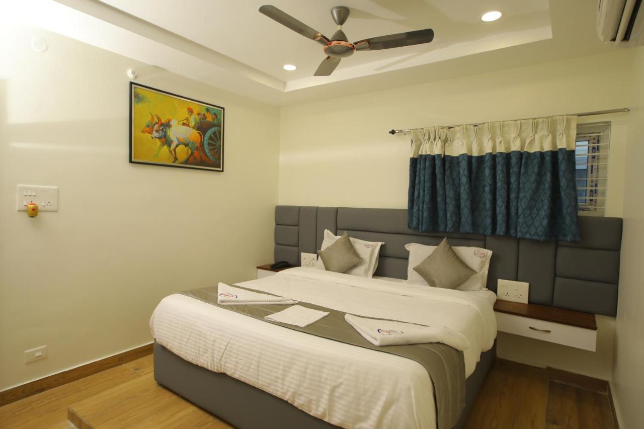 Radha Rani Residency Hotell Khammam Exteriör bild